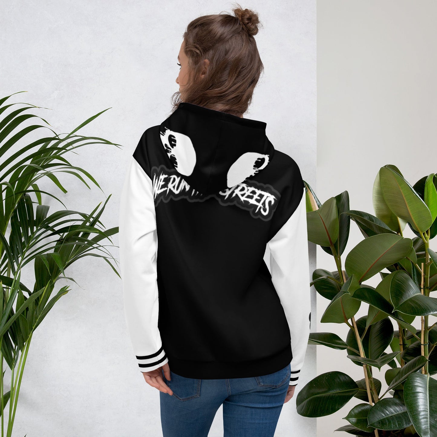 We run the Streets Schwarz - Weiß Hoodie - BLOODY-STREETS.DE Streetwear Herren und Damen Hoodies, T-Shirts, Pullis