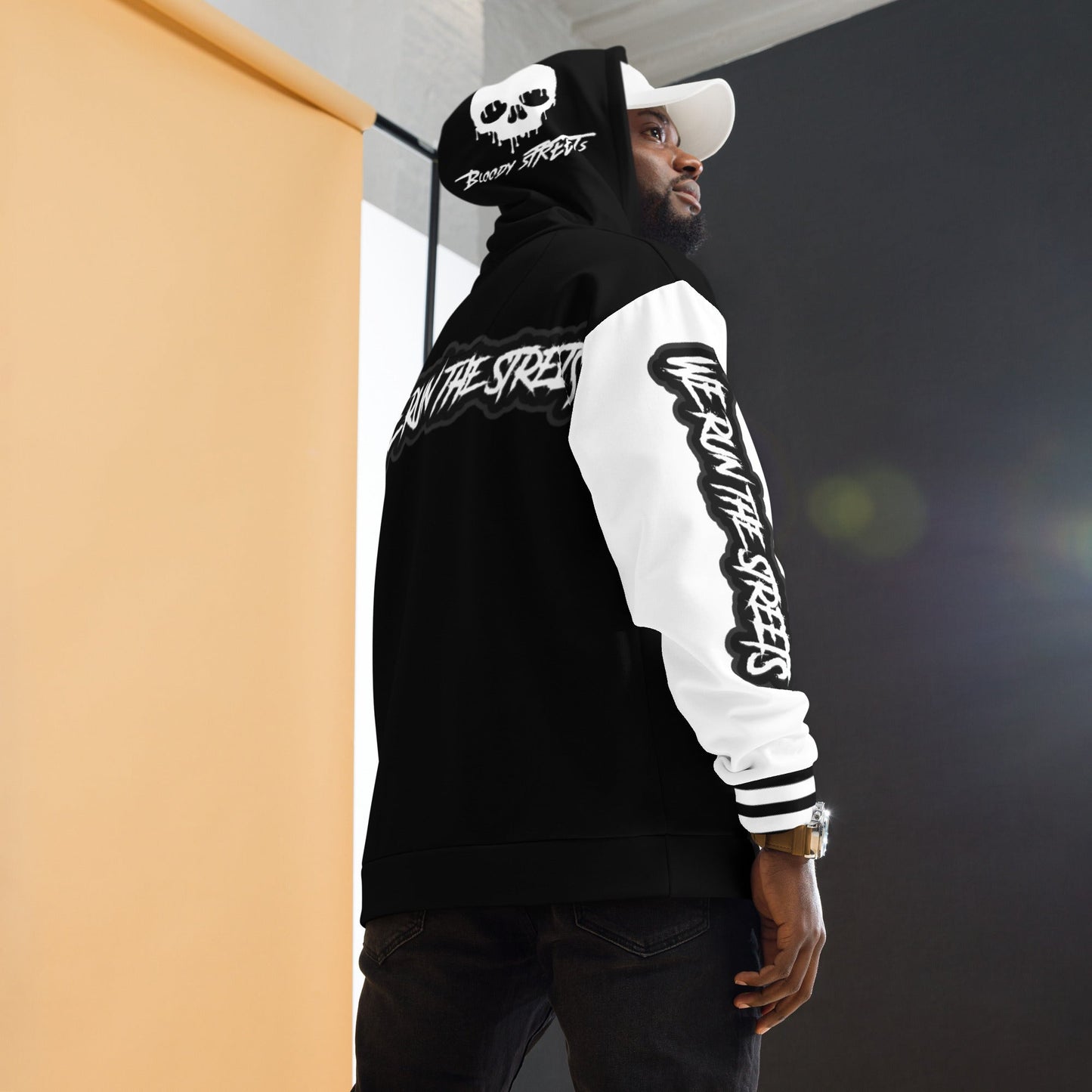 We run the Streets Schwarz - Weiß Hoodie - BLOODY-STREETS.DE Streetwear Herren und Damen Hoodies, T-Shirts, Pullis