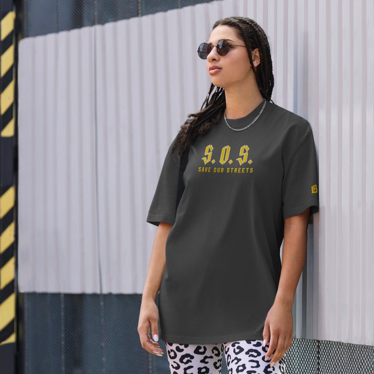 Oversized Streetwear T-shirt - SAVE OUR STREETS Stickerei 1 VERS. - verwaschenem Look - BLOODY - STREETS.DE Streetwear Herren und Damen Hoodies, T-Shirts, Pullis